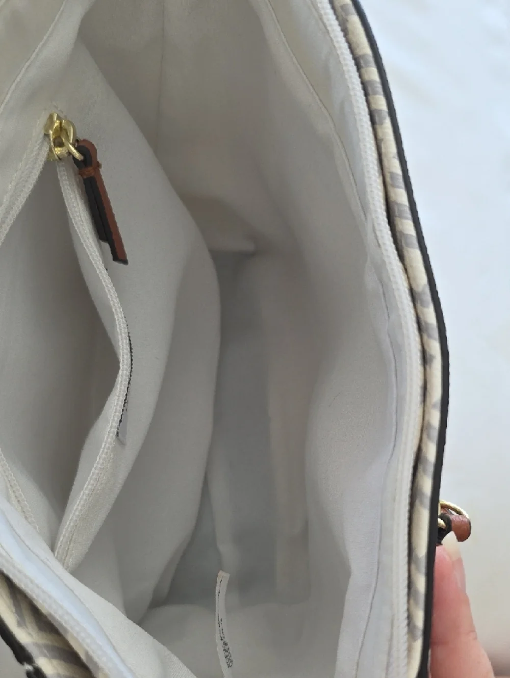 Liz Claiborne White Geometric Crossbody with Brown Trim and Gold Hardware - Picture 8 of 8